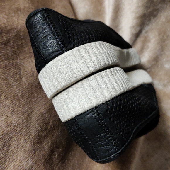 Frye Black Camille Leather Perforated Slip On Shoe, Size 8 - Picture 5 of 15